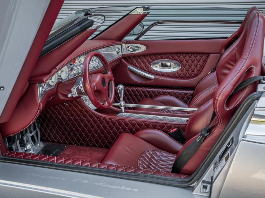 Интерьер Spyker C8 Spyder 2006 года  (фото 77 из 131)